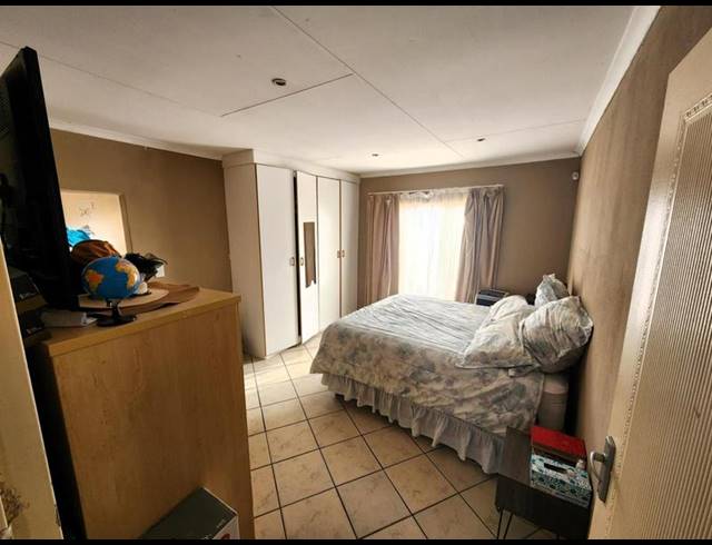 3 BEDROOM HOUSE FOR SALE IN THE ORCHARDS